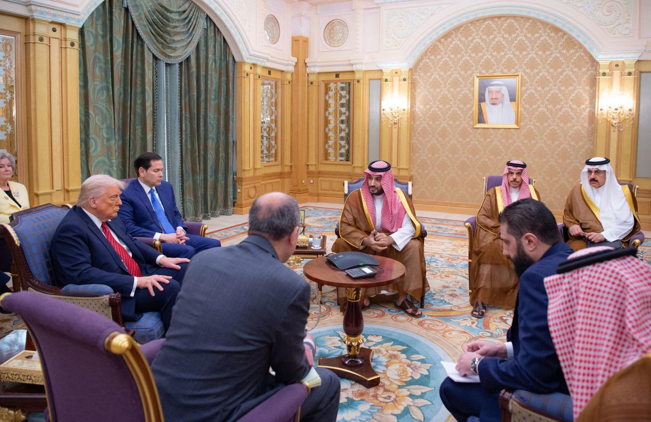 Trump ve Şara Suudi Arabistan'da görüştü