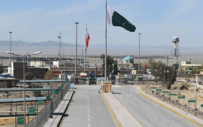 Pakistan İran'a sınır kapılarını kapattı